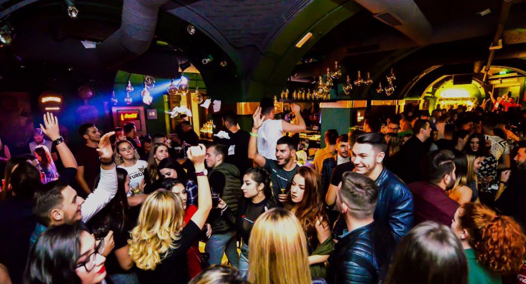 weekend-ul începe de joi la cotton pub - trei seri fulminante cu trei dj de top