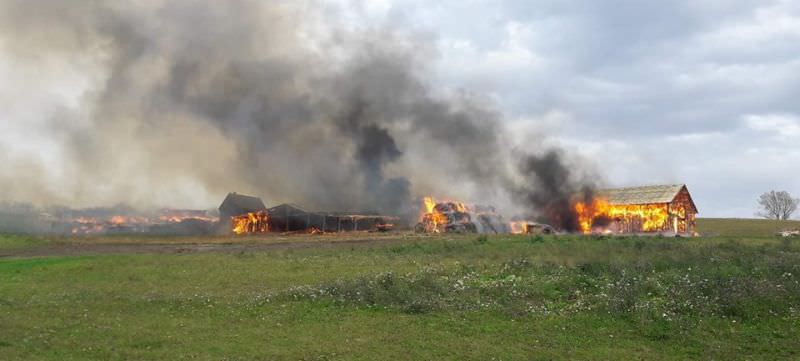 foto video incendiu în bungard. flăcări mari