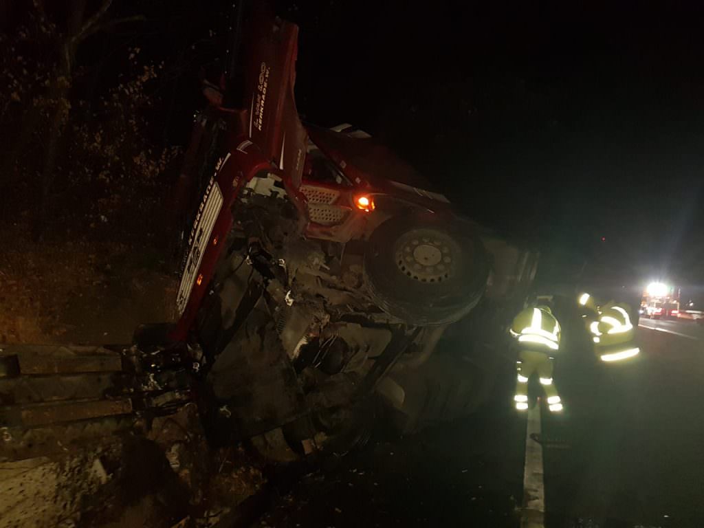 foto două accidente pe valea oltului - trafic îngreunat