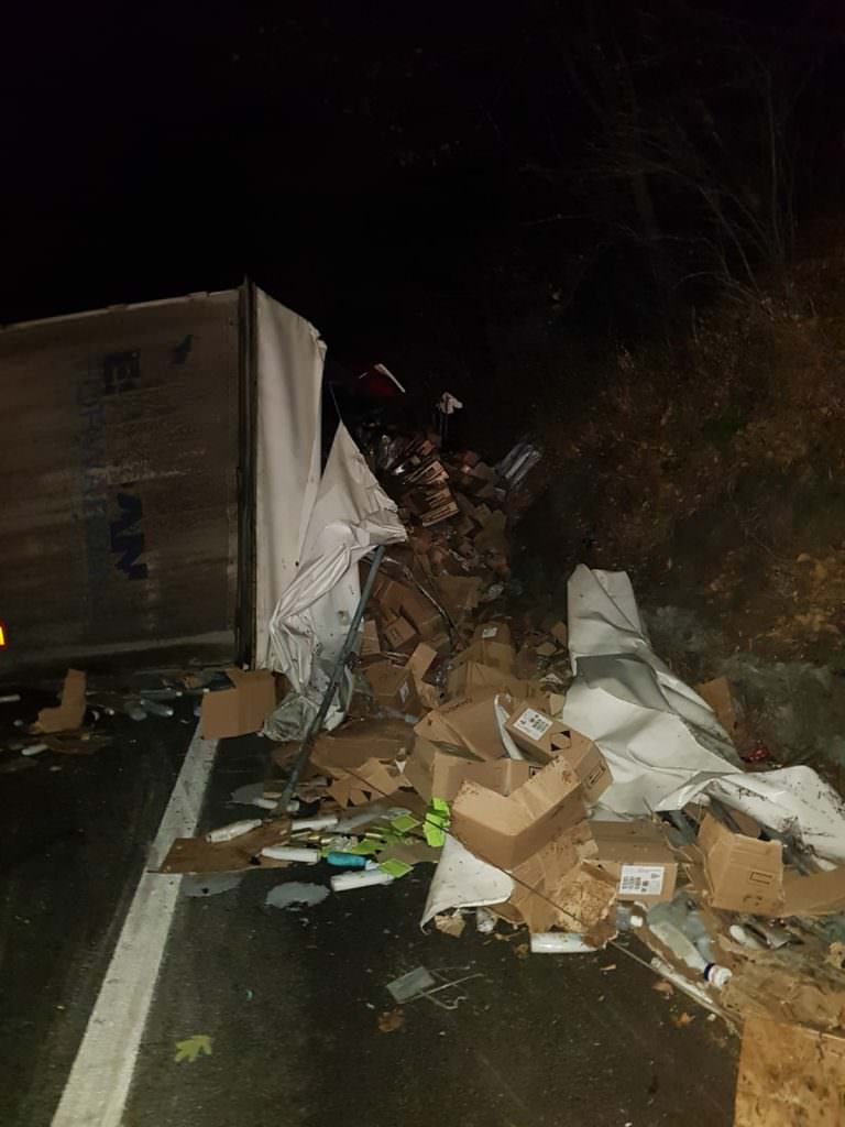 foto două accidente pe valea oltului - trafic îngreunat