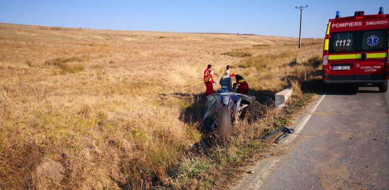 foto - accident grav la cornățel produs din cauza telefonului mobil