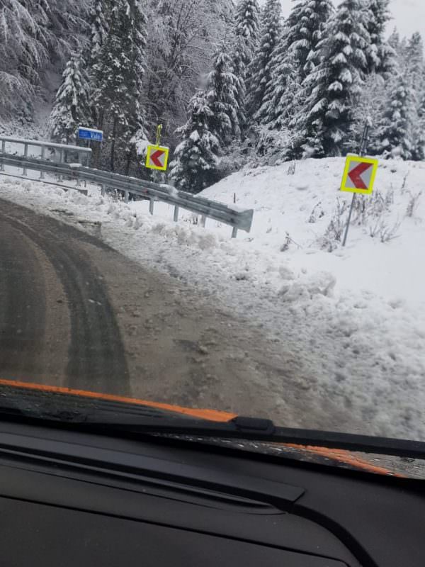 Ninge la Bâlea Cascadă. Starea drumurilor din județ