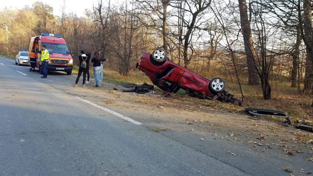 update foto mașină răsturnată pe calea dumbrăvii – doi răniți