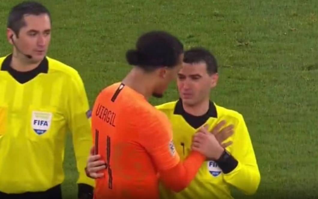 VIDEO FOTO Cel mai bun arbitru român în lacrimi după meciul Germania - Olanda. Jucătorii l-au consolat