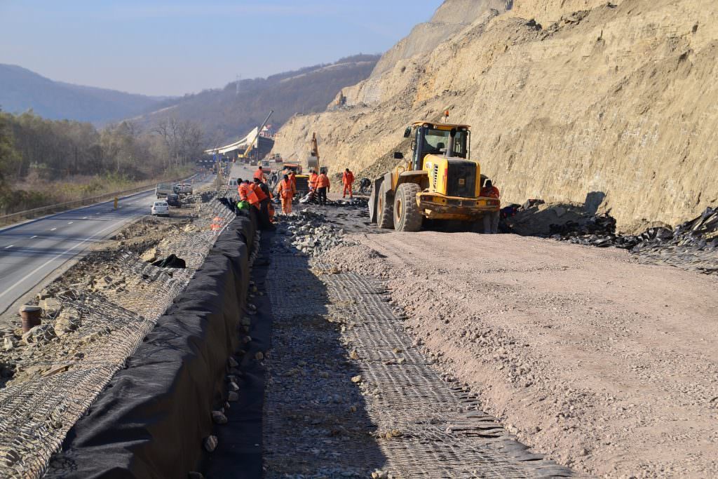 foto video autostrada lugoj - deva: problemele de la șoimuș se întind până anul viitor