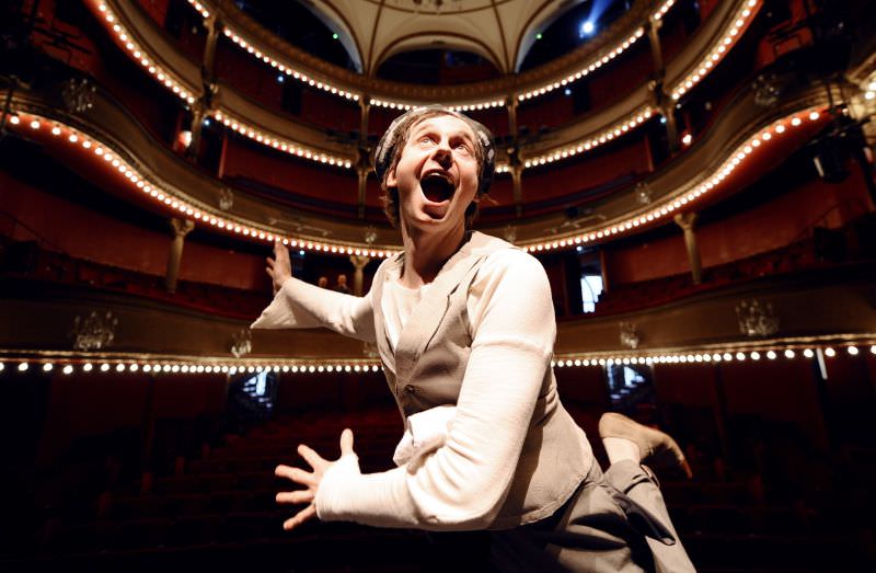 fost colaborator al cirque du soleil, julien cottereau vine la sibiu cu un spectacol solo