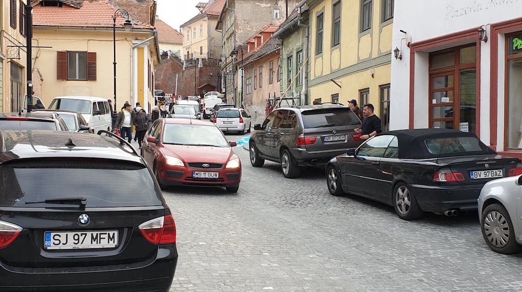 foto târgul de crăciun a blocat sibiul - la propriu!