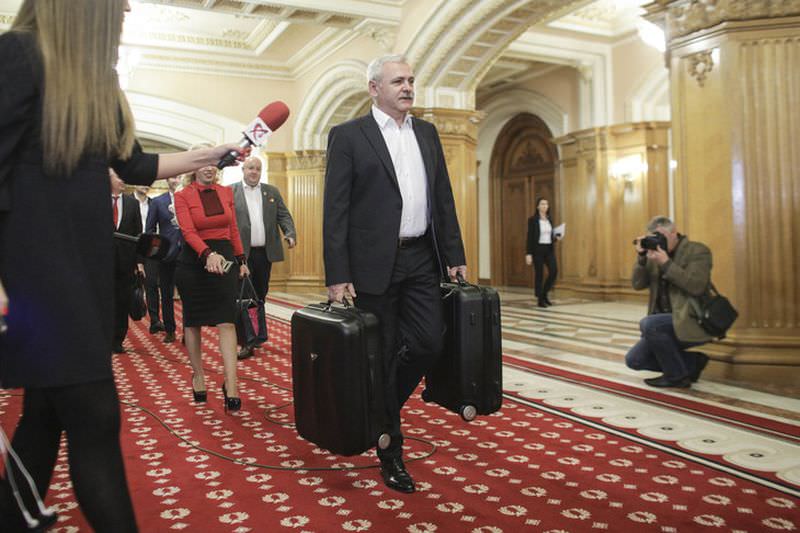 VIDEO FOTO Reacția lui Liviu Dragnea la #Teleormanleaks – a venit în Parlament cu două valize