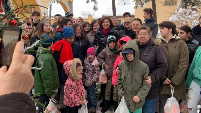 foto carmen iohannis, în vizită la centrul prichindelul. le-a dus cadouri copiilor abandonați