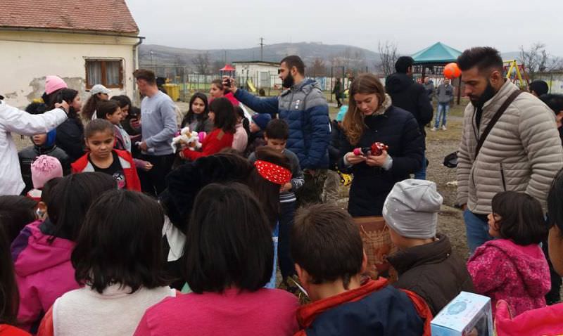 foto video - cadouri și jucării pentru copiii de la centrul de plasament din orlat. micii războinici le-au donat