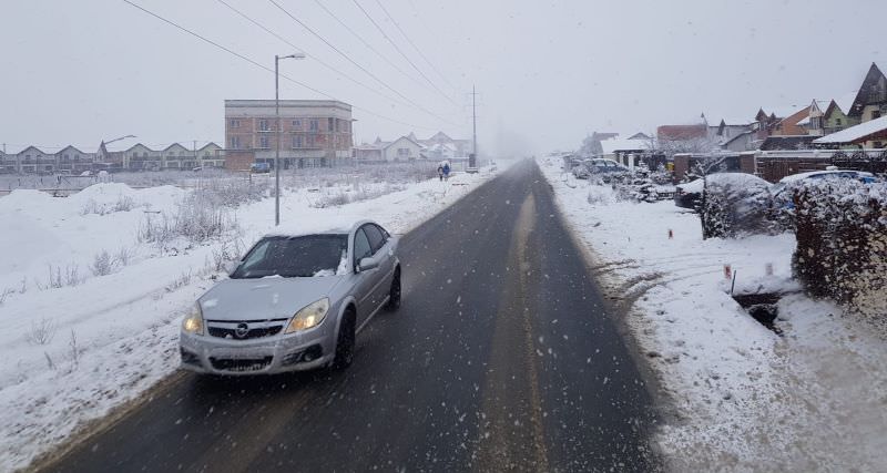 zeci de utilaje de deszăpezire pe șoselele județene. starea drumurilor