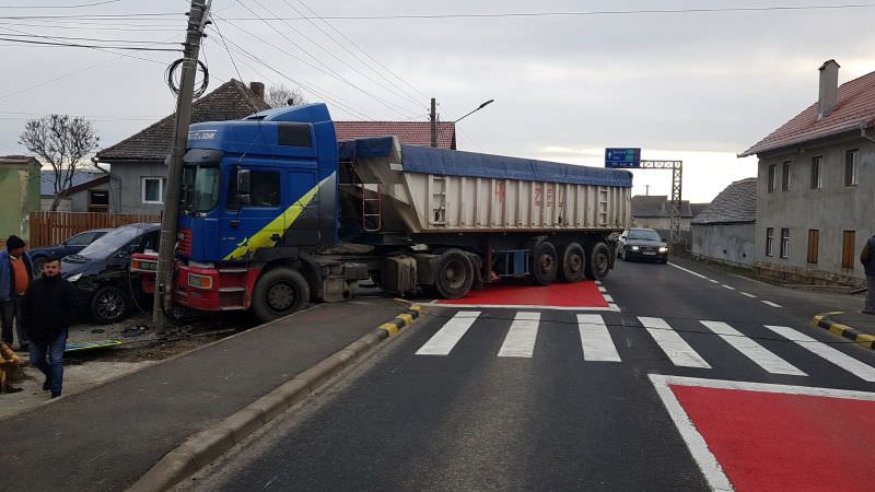 FOTO Trafic blocat pe DN1 la Săcel