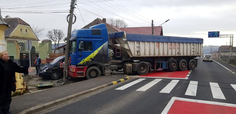 FOTO Trafic blocat pe DN1 la Săcel