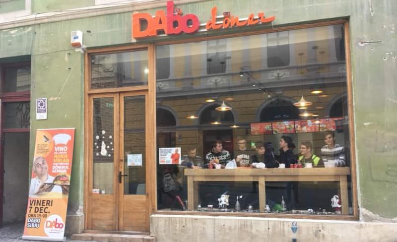 live la 18.00 horia vârlan prepară în direct vestitul kebab dabo döner - vin si jucători csu la degustare