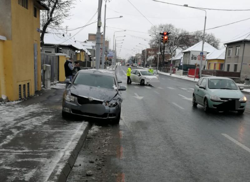 foto accident pe vasile milea. a trecut pe roșu