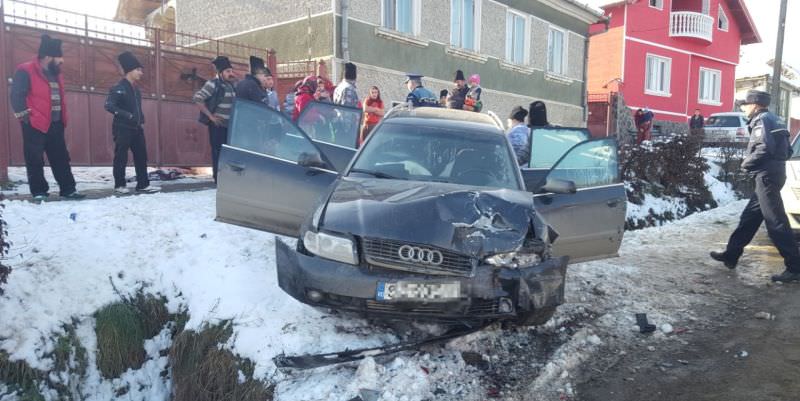 foto accident cu cinci victime la merghindeal. trafic blocat