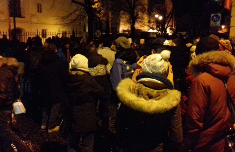 update foto videoprotest împotriva guvernului la sibiu. dan barna în fruntea protestatarilor