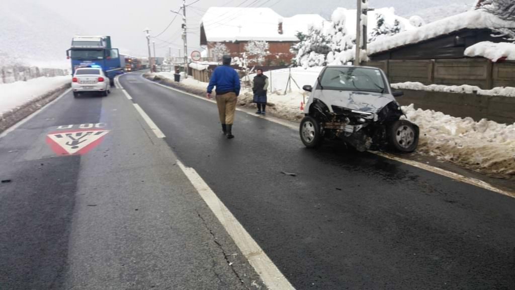 UPDATE VIDEO FOTO Accident grav pe Valea Oltului - Patru persoane rănite. Planul roșu de intervenție a încetat