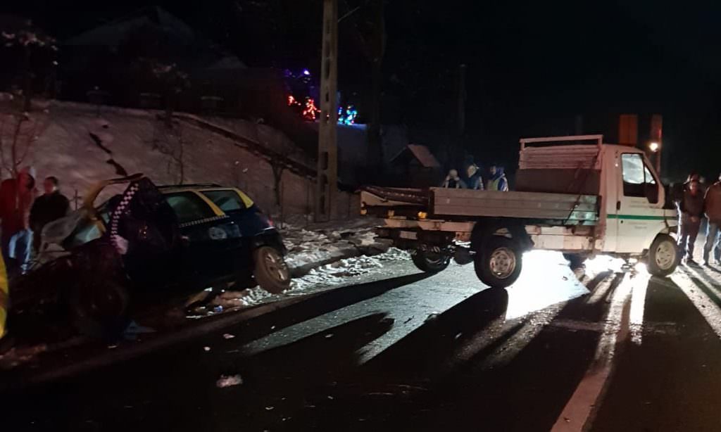 FOTO Trei răniți pe Valea Oltului - Accident la Racovița