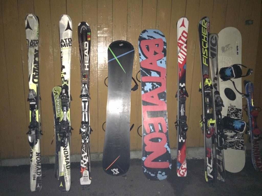 Schiurile și snowboard-ul uzate nu se aruncă – Unde îți pot repara și întreține echipamentul în Sibiu