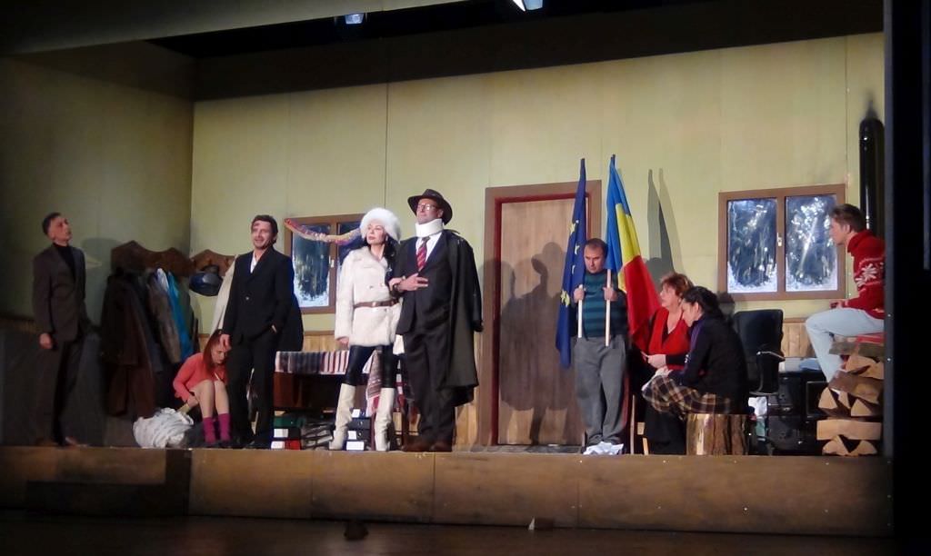 FOTO VIDEO Nemaivăzut - Junii Sibiului fac un spectacol extraordinar cu actorii de la teatru