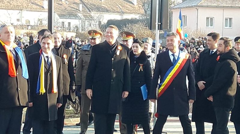 VIDEO - Parada de la Alba Iulia - Iohannis aclamat de mulțime