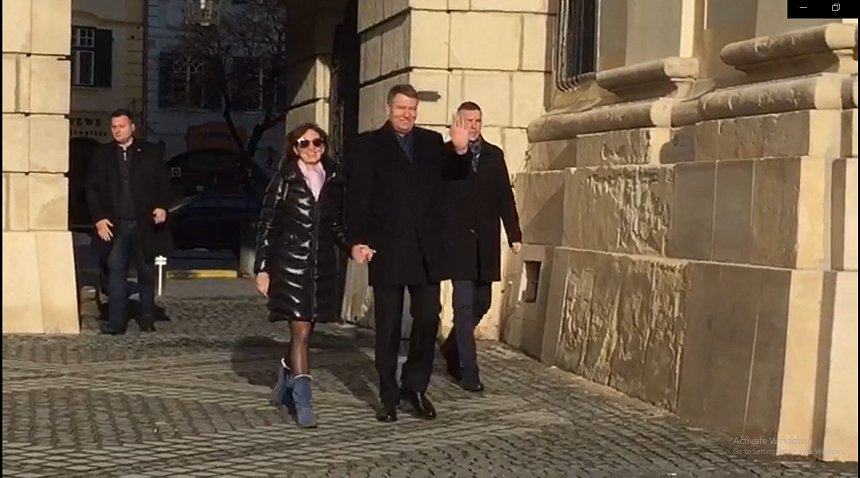 video - președintele iohannis la slujba de crăciun - ’’crăciun fericit tuturor, cu liniște și pace''