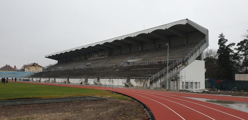 video foto reportaj - lucrările de la stadionul municipal – cu viteza melcului spre deloc...