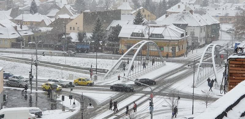 video foto - a început să ningă puternic la sibiu. prognoza meteo pentru zilele următoare