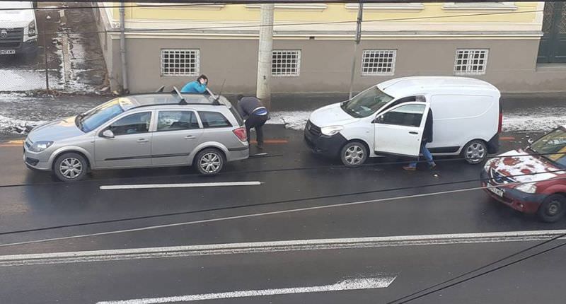 foto tamponare pe constituției - o femeie este rănită