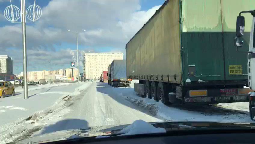 video foto - zeci de tir-uri parcate ilegal în fiecare zi în zona avantgarden