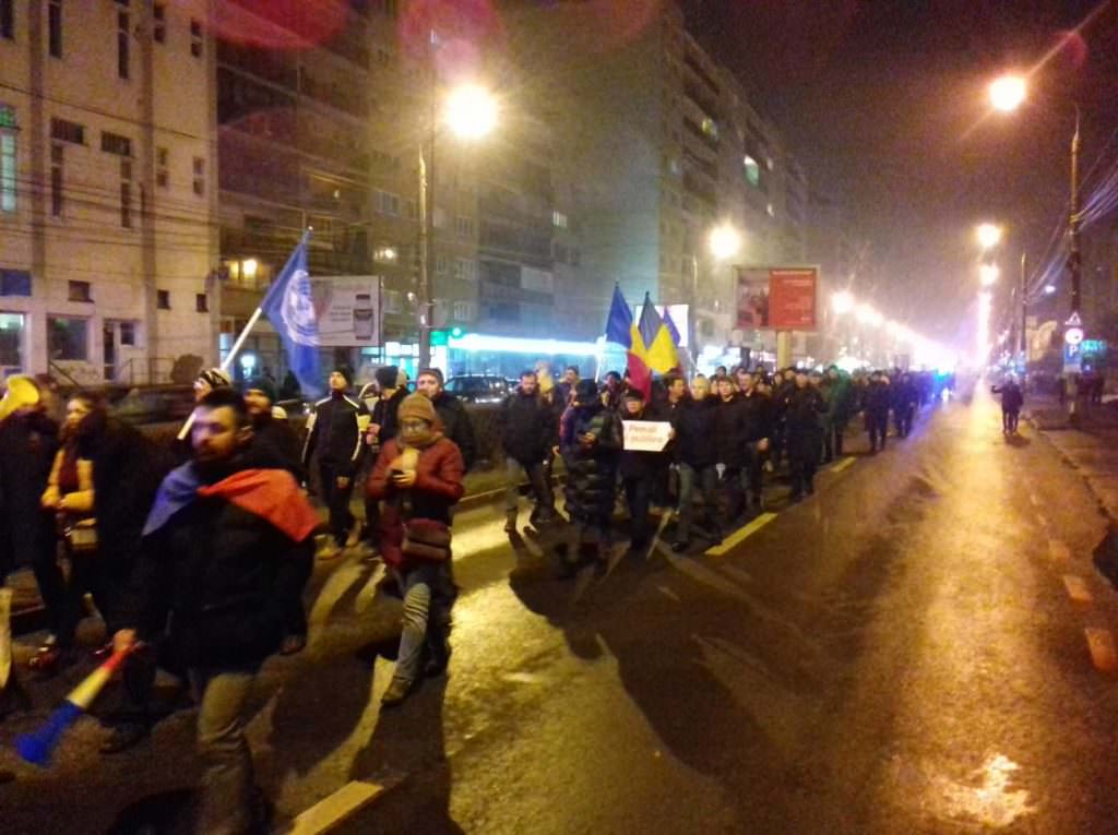 VIDEO FOTO Peste 600 de sibieni la protestul anti-PSD: "Viorica, fă ceva! Gramatica!"