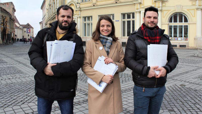 USR a depus peste 3.000 de semnături la primaria Sibiu pentru inițiativa #Oameninoi