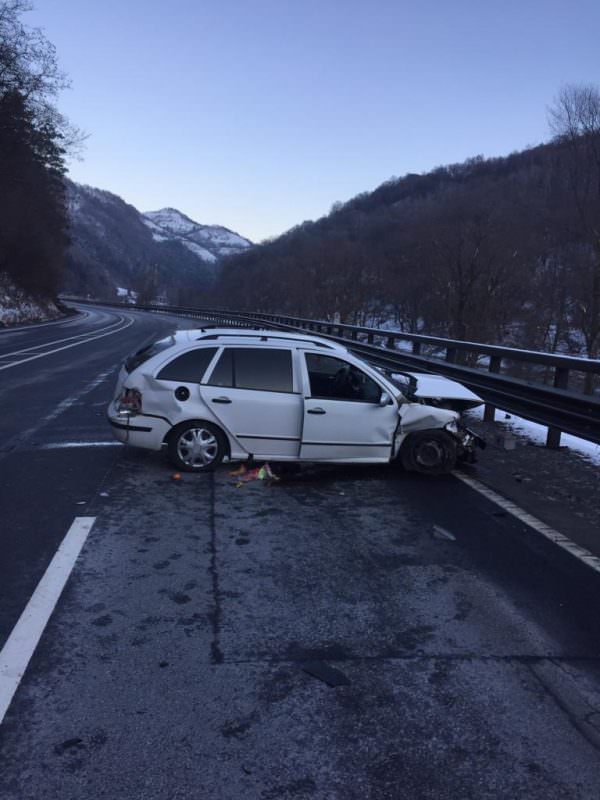 foto accident grav pe valea oltului cu patru victime printre care și doi copii