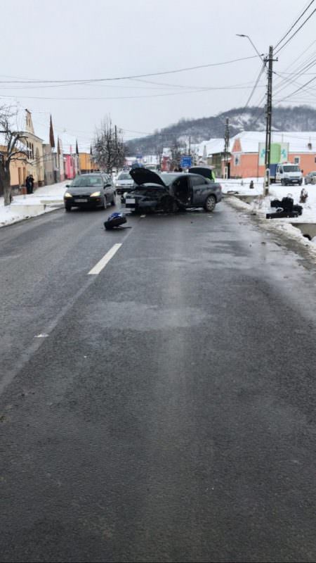 update video foto mașină izbită de un cap de pod, după ce șoferul a adormit la volan