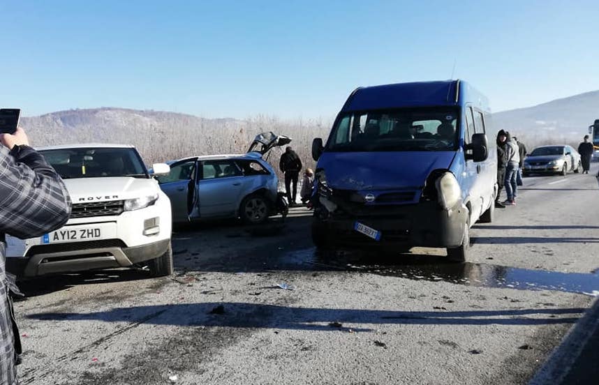 update foto - accident grav pe dn1 în apropiere de hula bradului. treisprezece persoane implicate