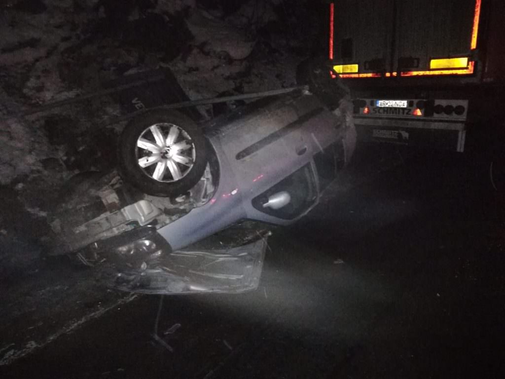 foto - accident grav cu doi răniţi pe valea oltului