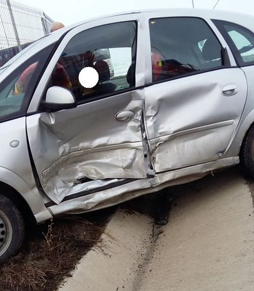 UPDATE FOTO – Accident la intersecția Drumul Hoților - DN7H. O femeie este rănită