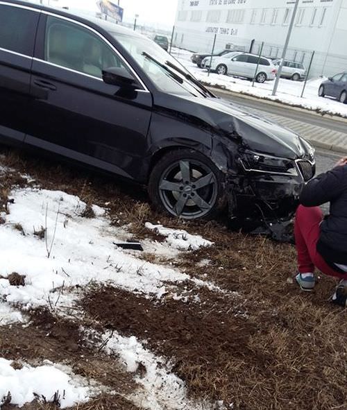 UPDATE FOTO – Accident la intersecția Drumul Hoților - DN7H. O femeie este rănită