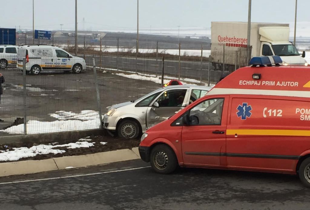 UPDATE FOTO – Accident la intersecția Drumul Hoților - DN7H. O femeie este rănită