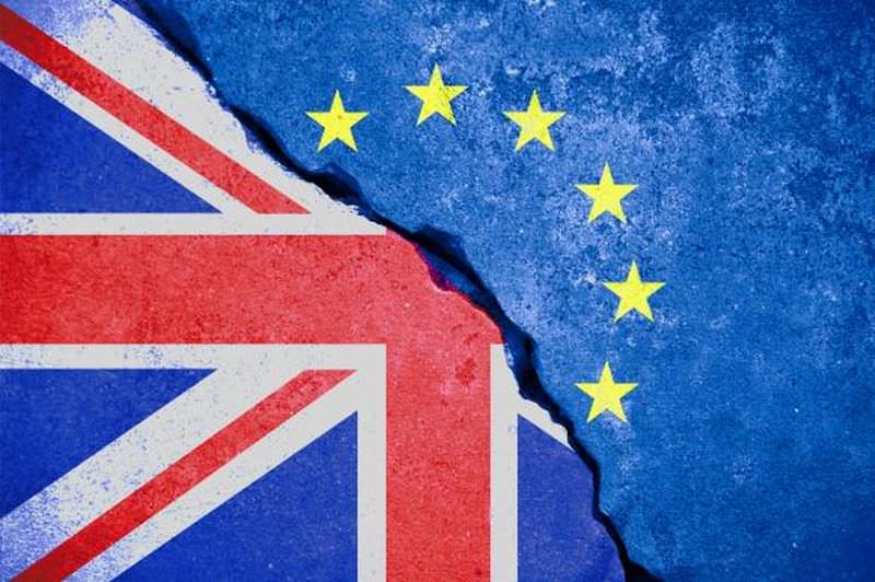 brexit: peste 950.00 de români au aplicat pentru statut de rezident