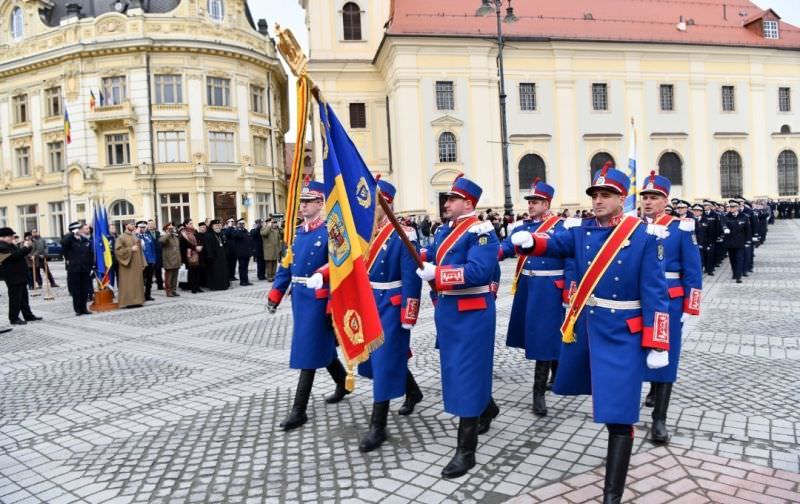 FOTO - Festivitate grandioasă a jandarmeriei sibiene în Piața Mare a Sibiului