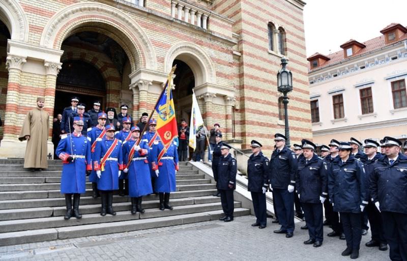 FOTO - Festivitate grandioasă a jandarmeriei sibiene în Piața Mare a Sibiului