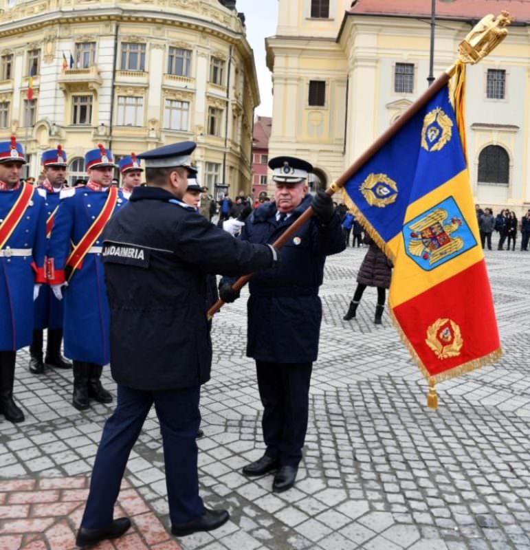 FOTO - Festivitate grandioasă a jandarmeriei sibiene în Piața Mare a Sibiului