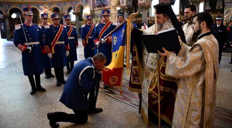 FOTO - Festivitate grandioasă a jandarmeriei sibiene în Piața Mare a Sibiului