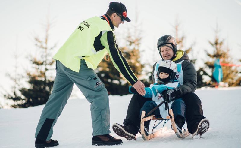 weekend-ul familiilor la arena platos cu întreceri de ski și săniuțe