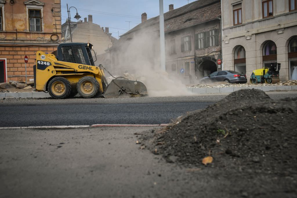 lucrări de reparații pe străzile petrila și rozdești