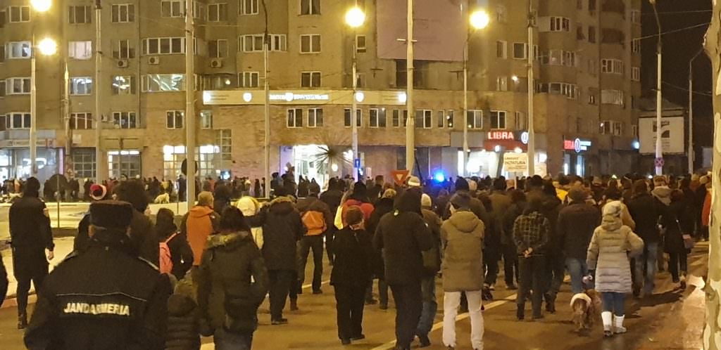 update video foto peste 1.000 de oameni protestează la sibiu pentru kovesi