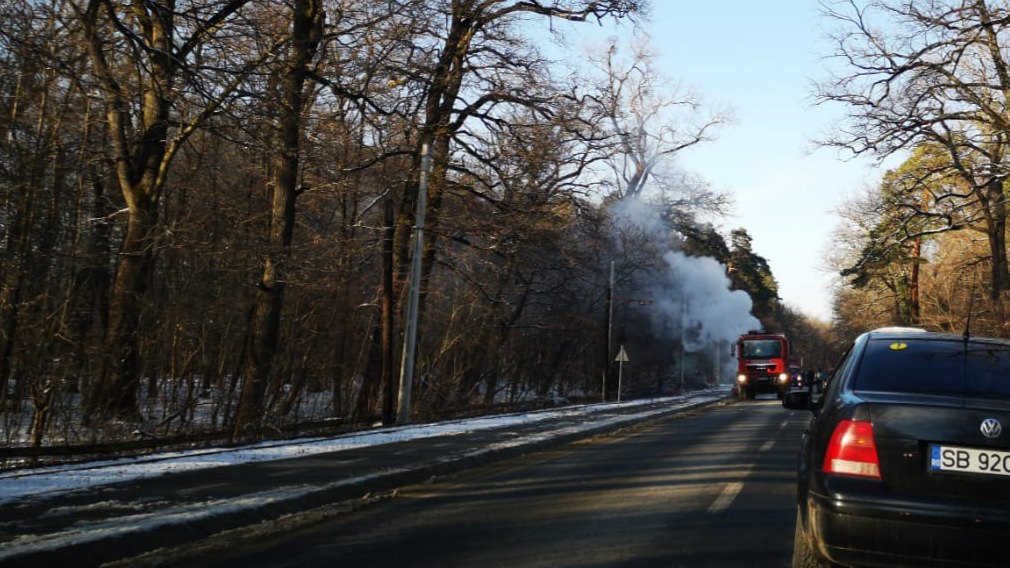 foto - incendiu la o mașină la ieșire din sibiu