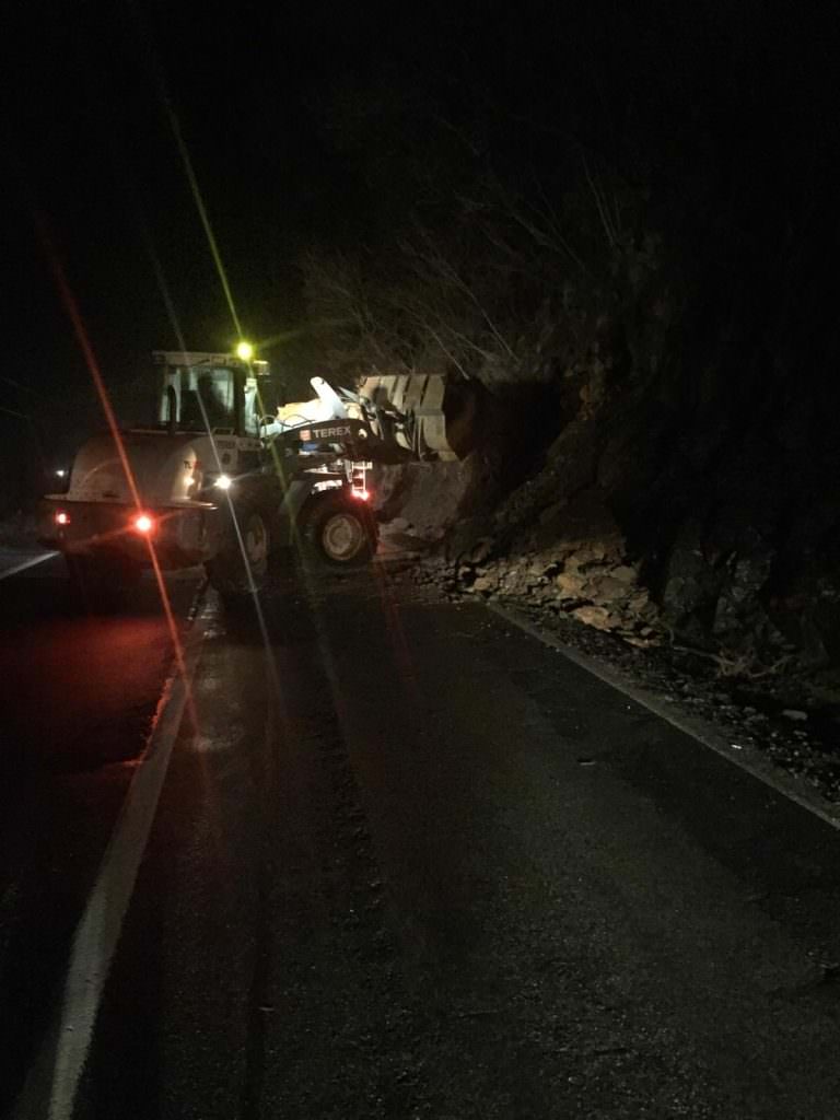 video foto - valea oltului blocată de pietre la boița